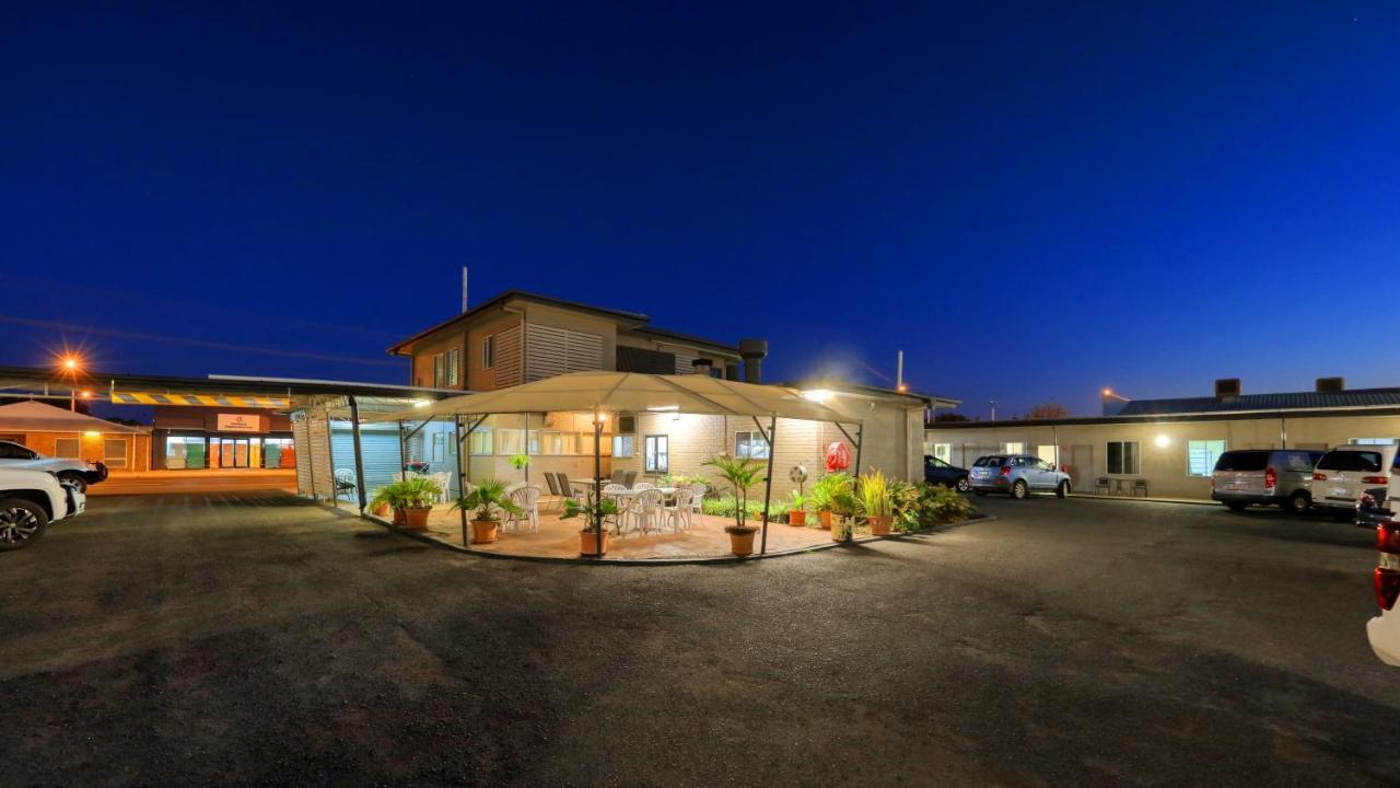 Motel 707 Emerald Exteriör bild