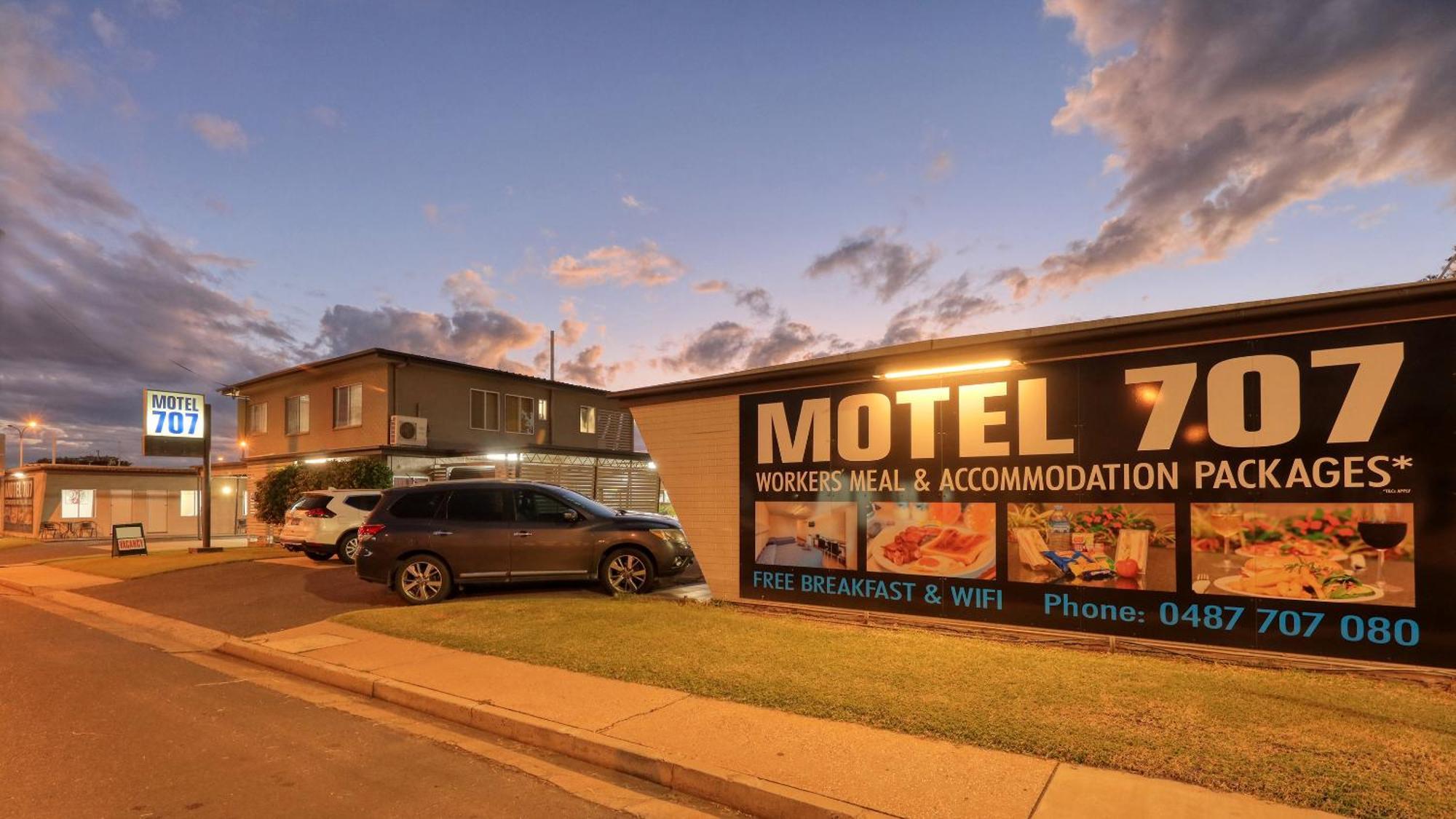 Motel 707 Emerald Exteriör bild